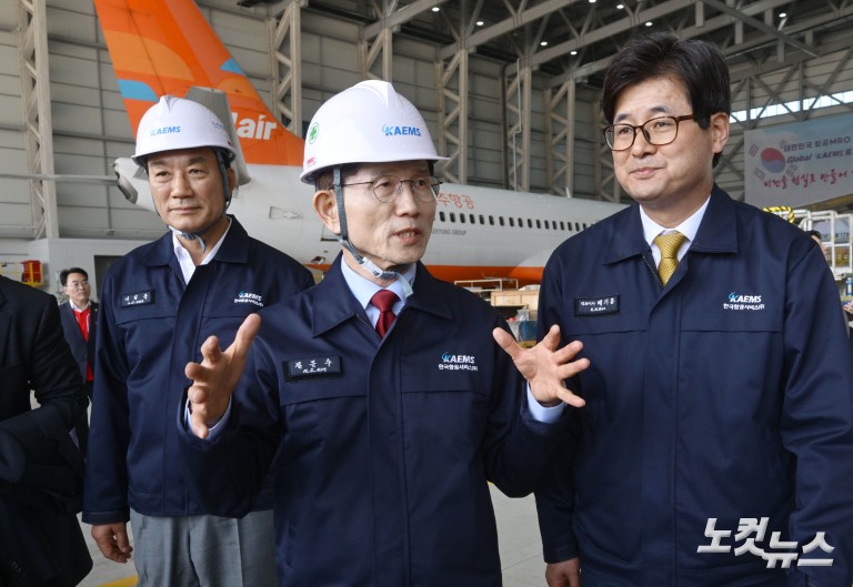 김문수, 사천 항공정비업체 방문