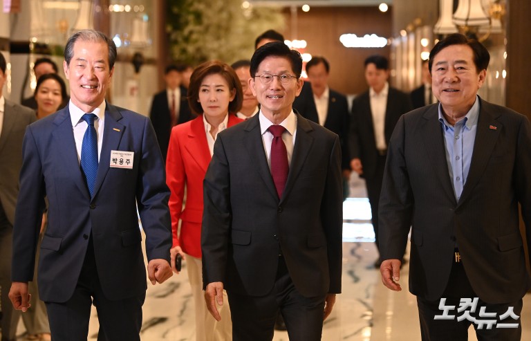 자랑스러운 중소기업인협의회 조찬 강연 참석한 김문수 대선 후보