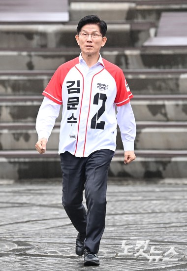 김문수 대선 후보, 신도림역 출근길 인사