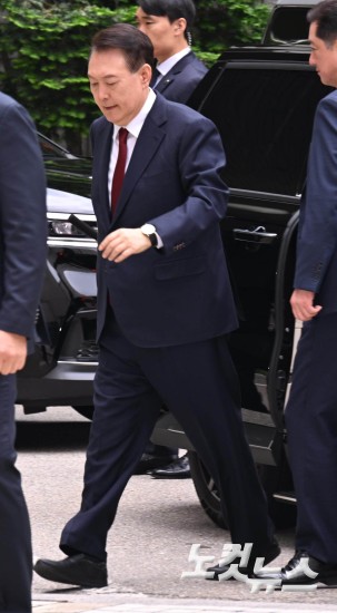 '내란혐의' 윤석열, 4차 공판 출석