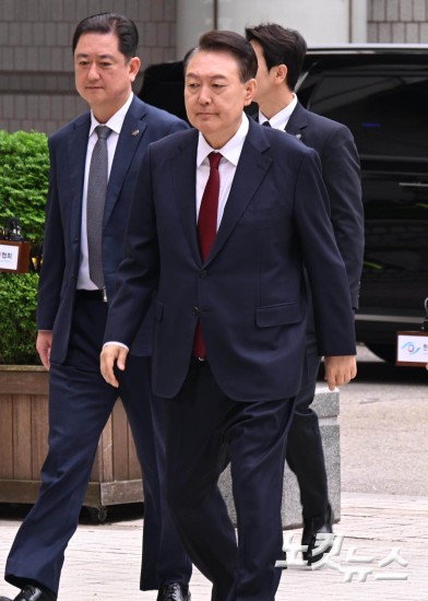 '내란혐의' 윤석열, 4차 공판 출석