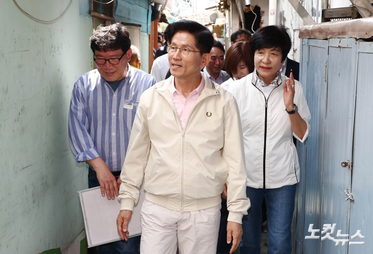 김문수, 영등포 쪽방촌 방문