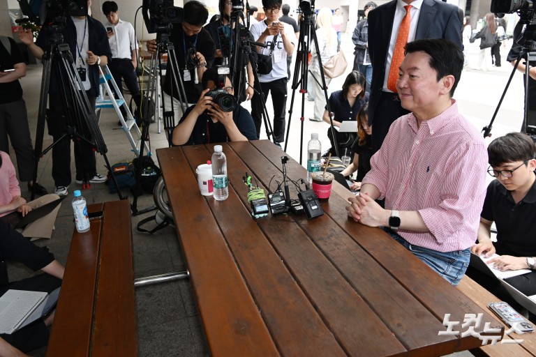 학생들과 만나는 이준석 대선 후보 찾은 안철수