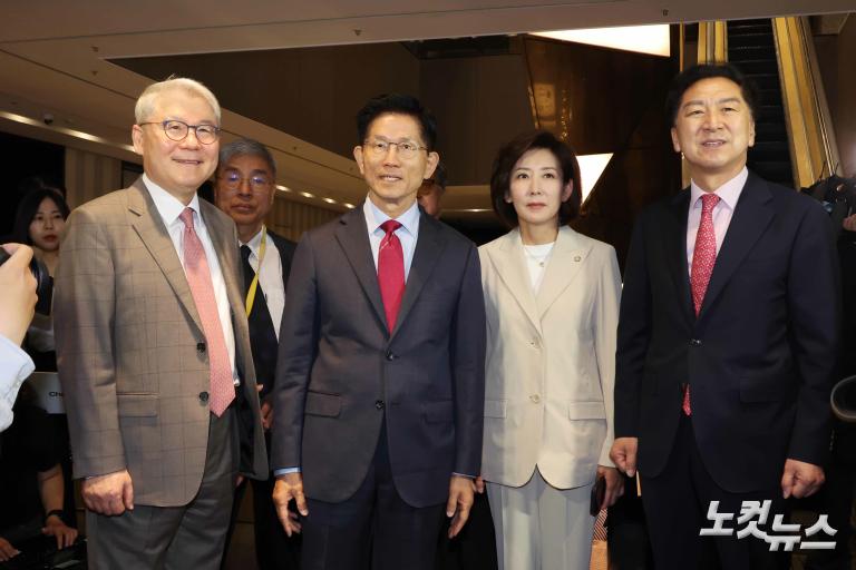 김문수, 국가와 민족을 위한 조찬기도회 참석