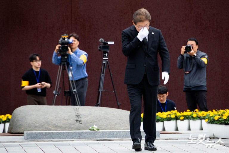 이재명, 고 노무현 전 대통령 묘역 참배
