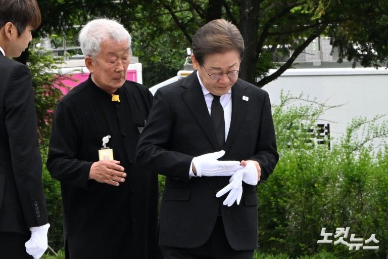 이재명, 고 노무현 전 대통령 묘역 참배