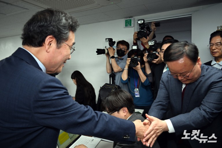 이낙연, 김문수와 '개헌·공동정부' 합의 기자회견