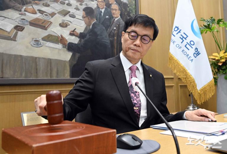 한은 기준금리 0.25% 인하...연 2.50%