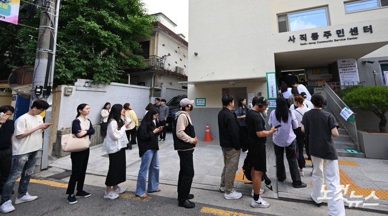 사전투표 위한 긴 줄...뜨거운 투표 열기