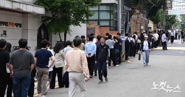 사전투표 위한 긴 줄...뜨거운 투표 열기