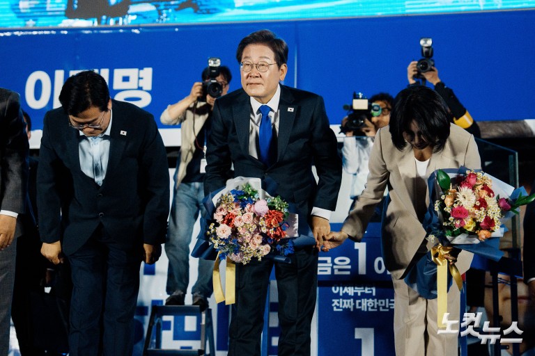 '당선 확실' 이재명, 국회 앞 수락연설
