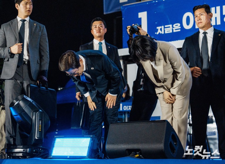 '당선 확실' 이재명, 국회 앞 수락연설