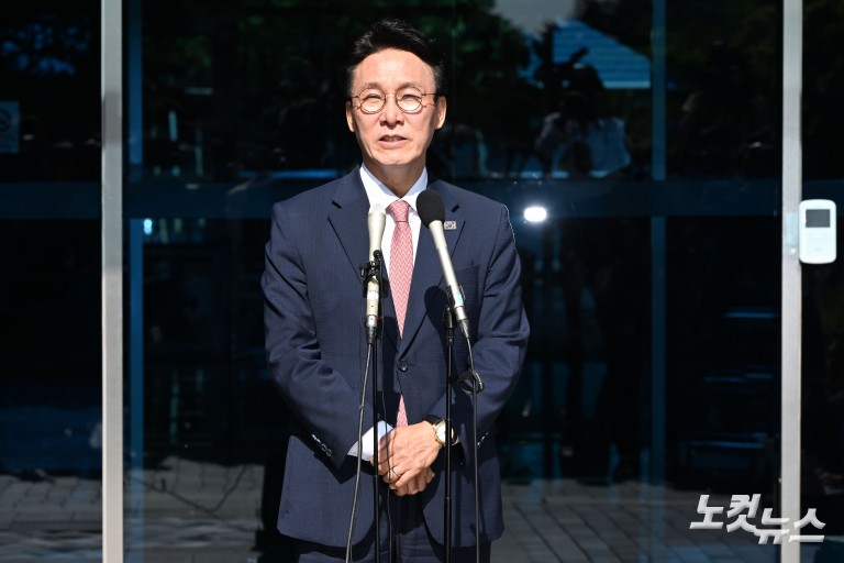 청문회 준비 사무실 첫 출근하는 김민석 국무총리 후보자