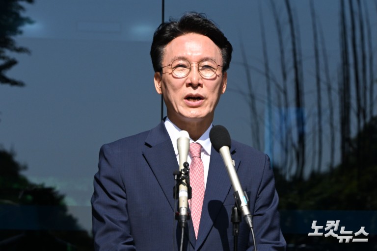 청문회 준비 사무실 첫 출근하는 김민석 국무총리 후보자