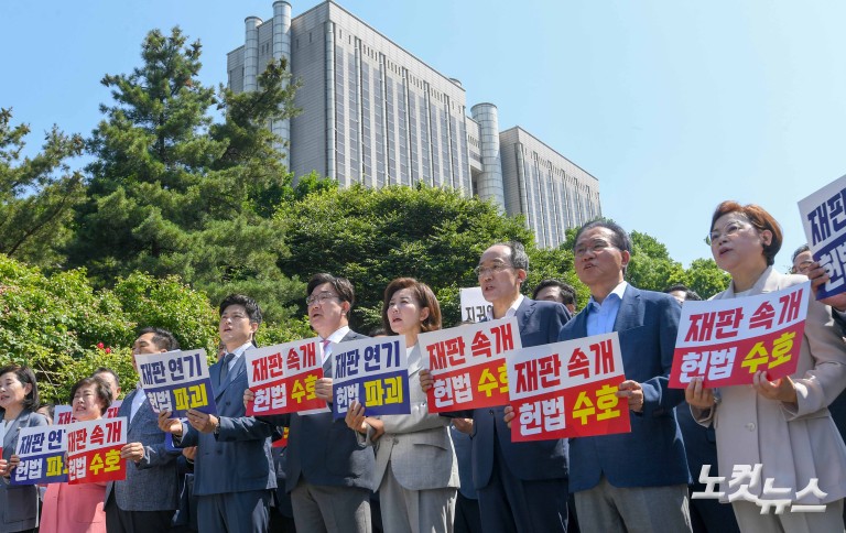 권성동 "법의 심판이 이재명 한 사람을 피해 가는 나라"