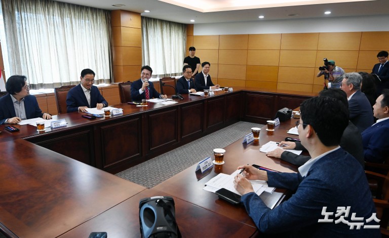 김민석 총리후보자, 식품·외식업계와 만나 물가 대응책 논의