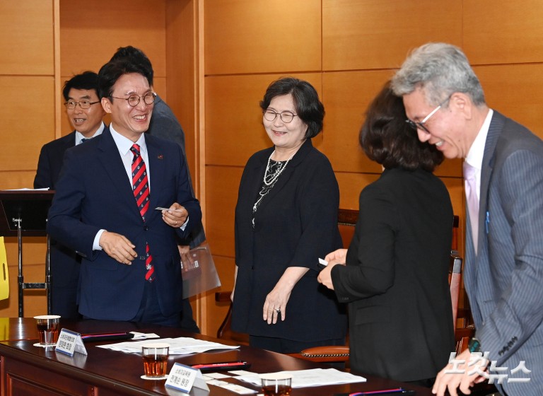 김민석 총리후보자, 식품·외식업계와 만나 물가 대응책 논의