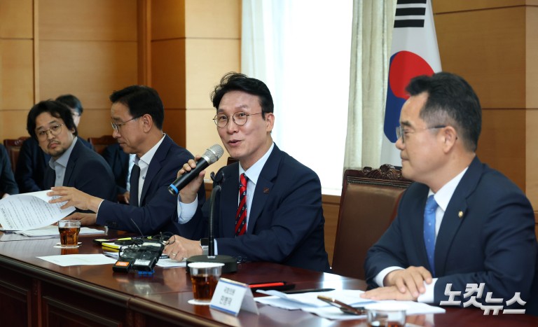 김민석 총리후보자, 식품·외식업계와 만나 물가 대응책 논의