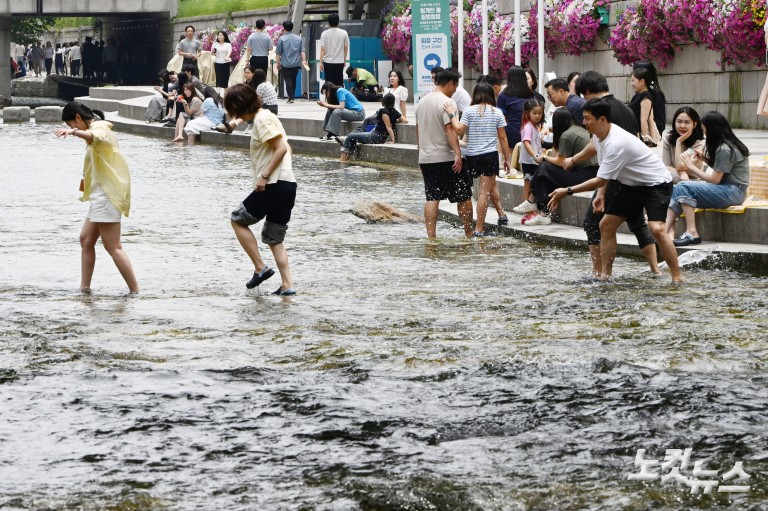 '청계천에서 첨벙첨벙!'