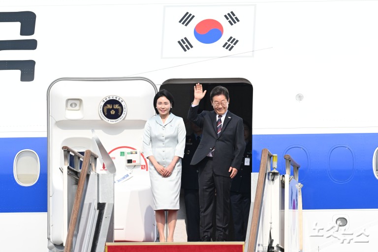 G7 정상회의 순방길 오른 이재명 대통령