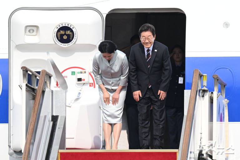 G7 정상회의 순방길 오른 이재명 대통령