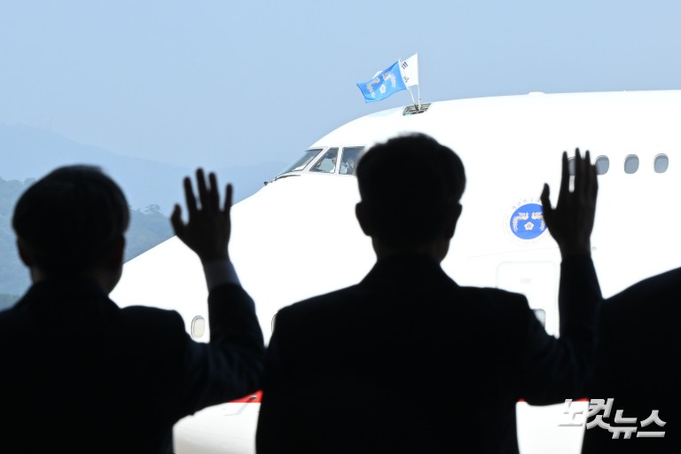 G7 정상회의 순방길 오른 이재명 대통령