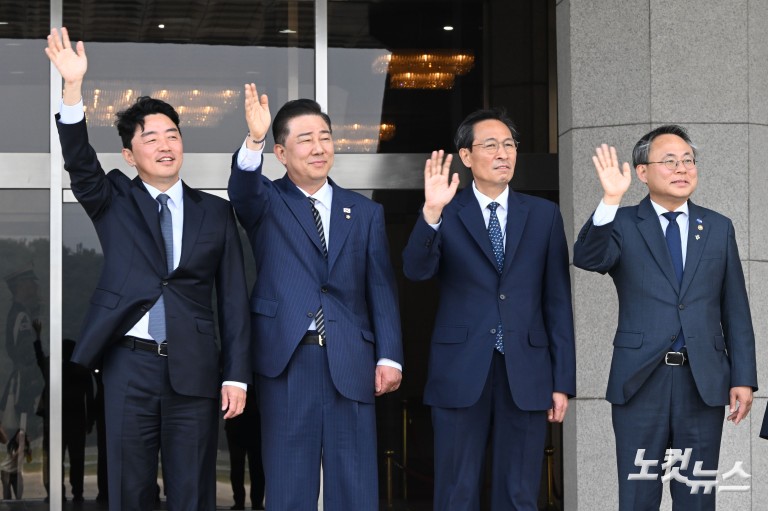 G7 정상회의 순방길 오른 이재명 대통령