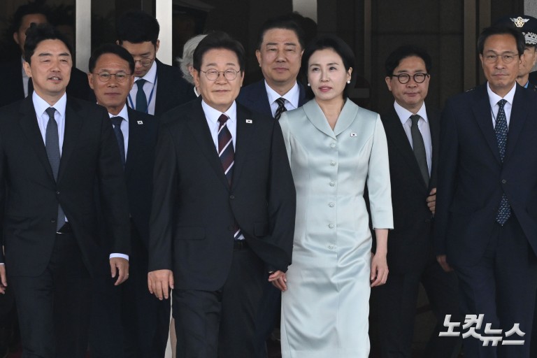 G7 정상회의 순방길 오른 이재명 대통령