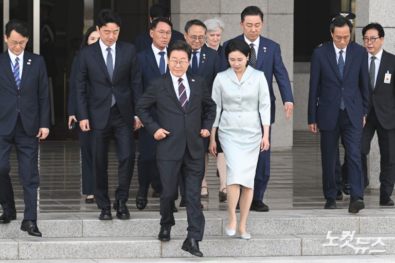 G7 정상회의 순방길 오른 이재명 대통령