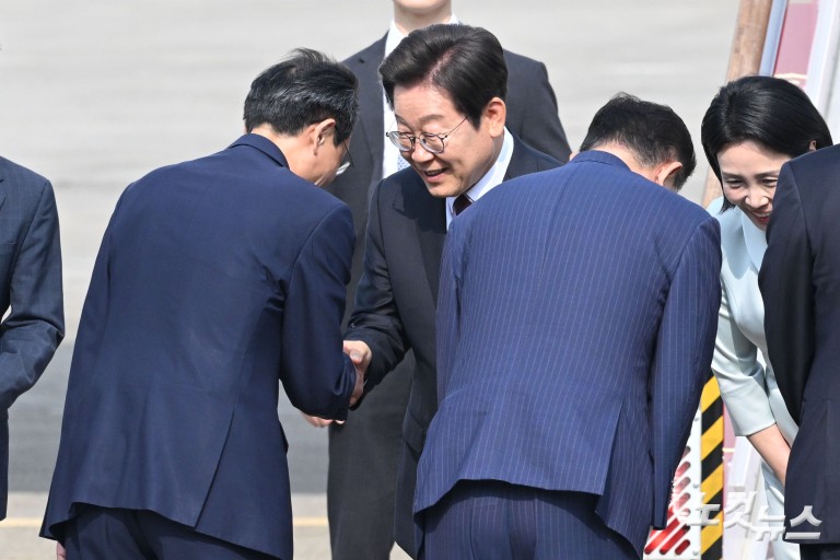 G7 정상회의 순방길 오른 이재명 대통령