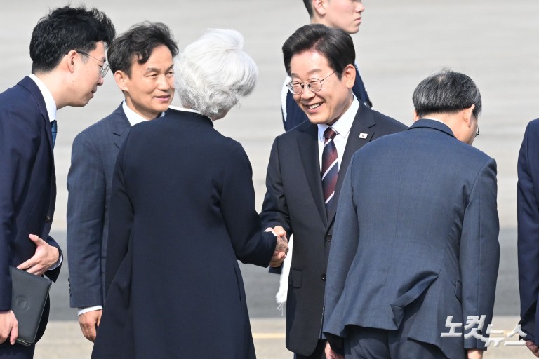 G7 정상회의 순방길 오른 이재명 대통령