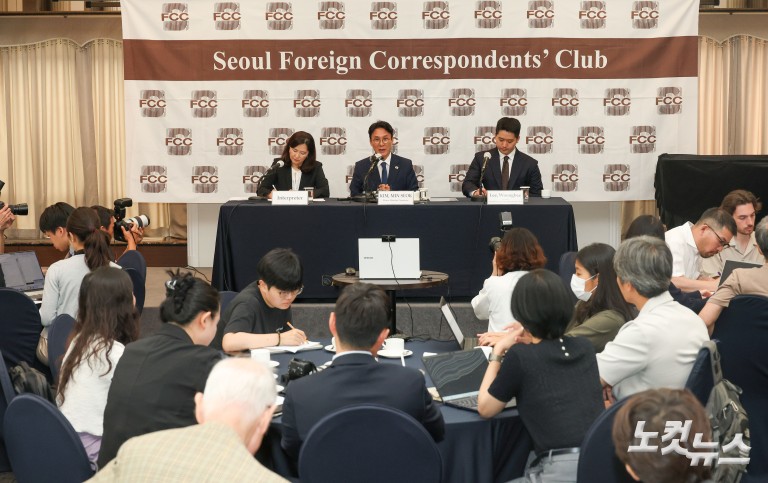 김민석 국무총리 후보자 외신기자 간담회