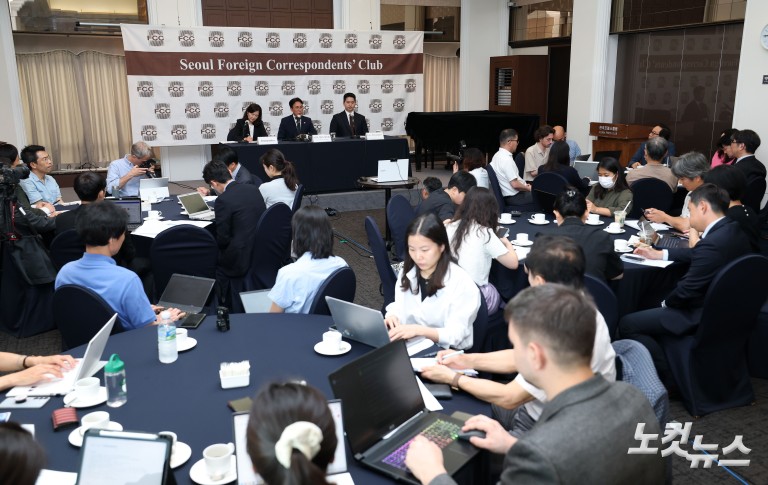 김민석 국무총리 후보자 외신기자 간담회