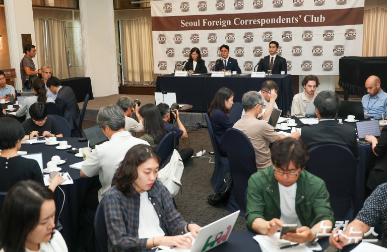 김민석 국무총리 후보자 외신기자 간담회