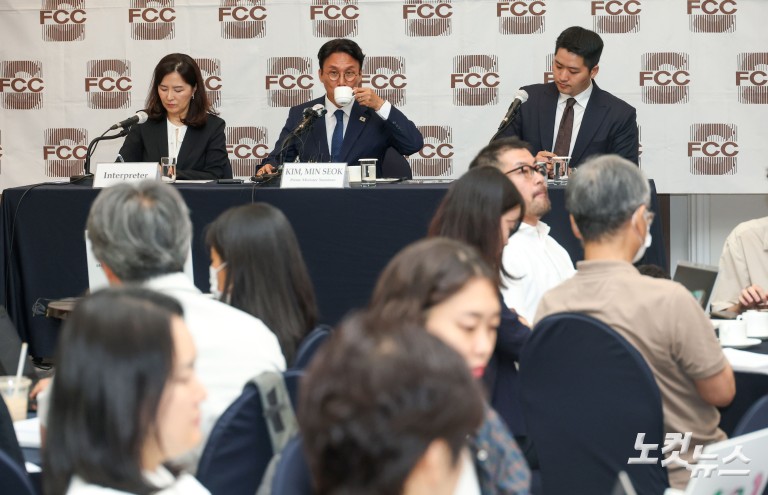 김민석 국무총리 후보자 외신기자 간담회