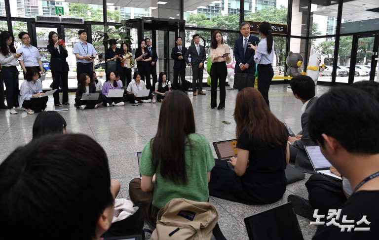 외교장관 후보자, 인사청문회 준비사무실 출근