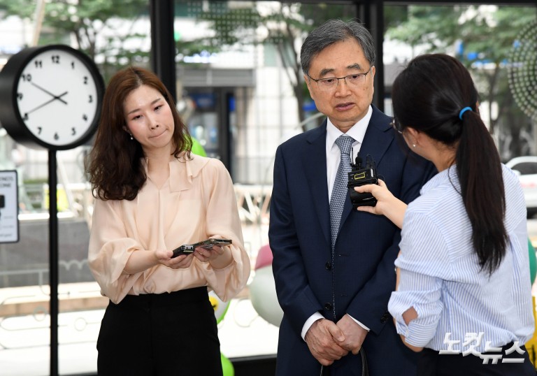 외교장관 후보자, 인사청문회 준비사무실 출근