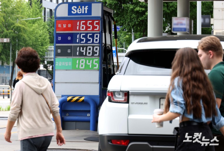 중동 불안에 주유소 기름값 2주 연속 상승