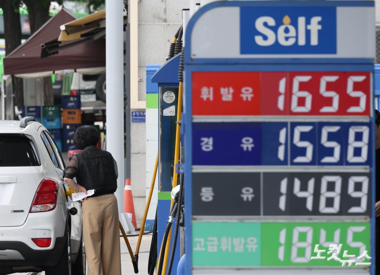 중동 불안에 주유소 기름값 2주 연속 상승