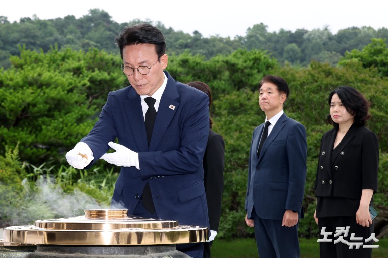 김민석 총리 서울현충원 참배