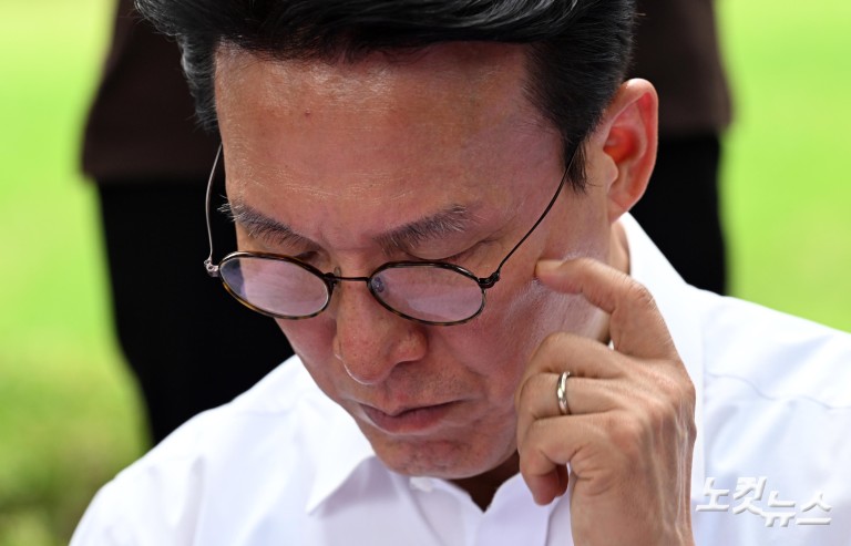 김민석 총리, 농민단체 농성장 방문