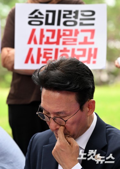 김민석 총리, 농민단체 농성장 방문