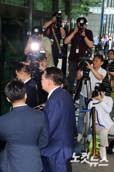 윤석열, 내란특검 2차 소환 조사 출석