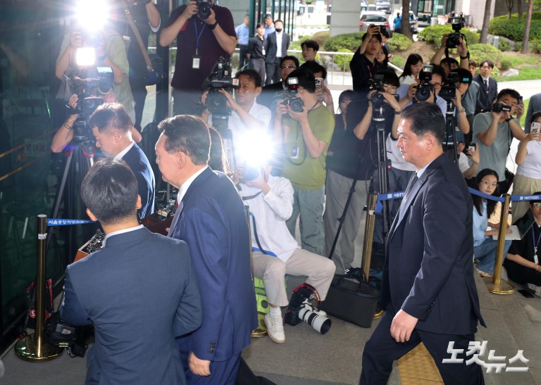 윤석열, 내란특검 2차 소환 조사 출석