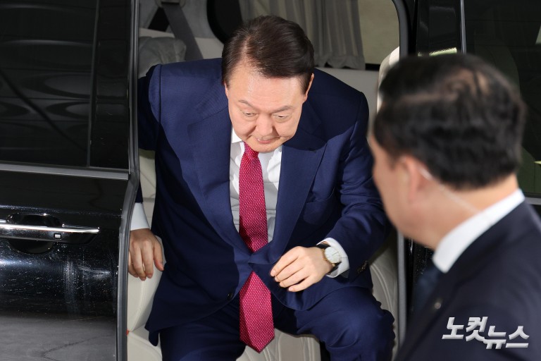 윤석열, 내란특검 2차 소환 조사 출석