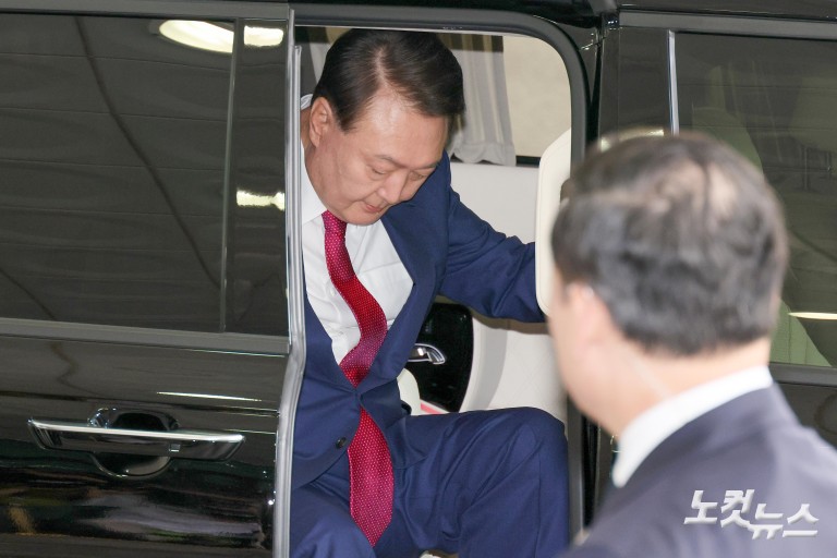 윤석열, 내란특검 2차 소환 조사 출석