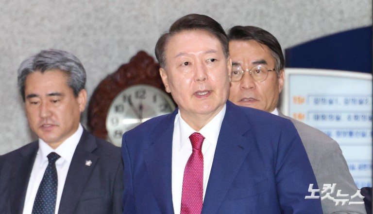 윤석열, 14시간 반 내란특검 2차 종료