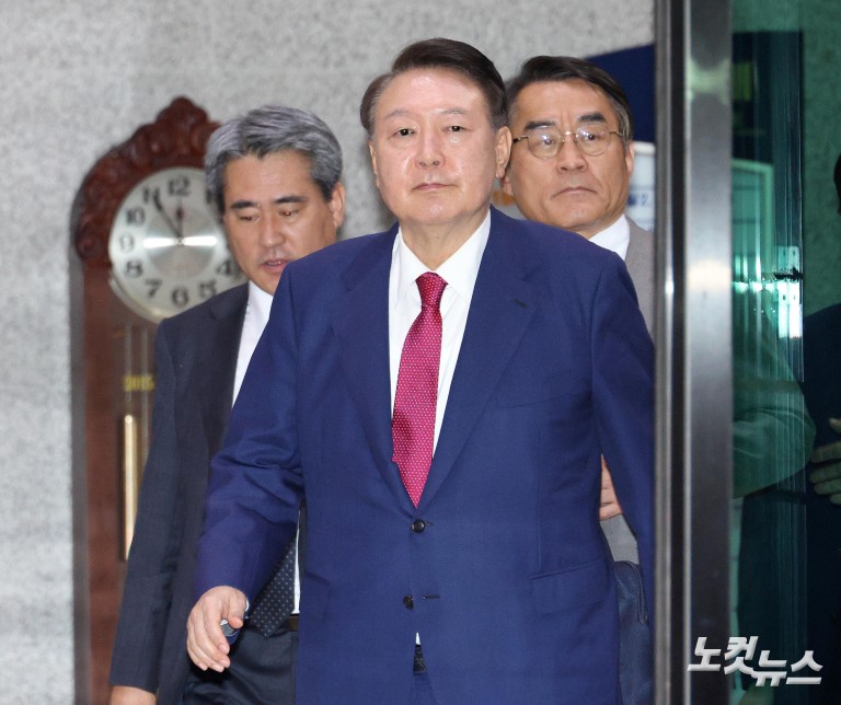 윤석열, 14시간 반 내란특검 2차 종료