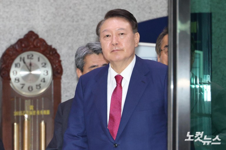 윤석열, 14시간 반 내란특검 2차 종료