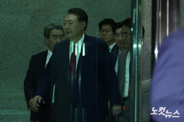 윤석열, 14시간 반 내란특검 2차 종료